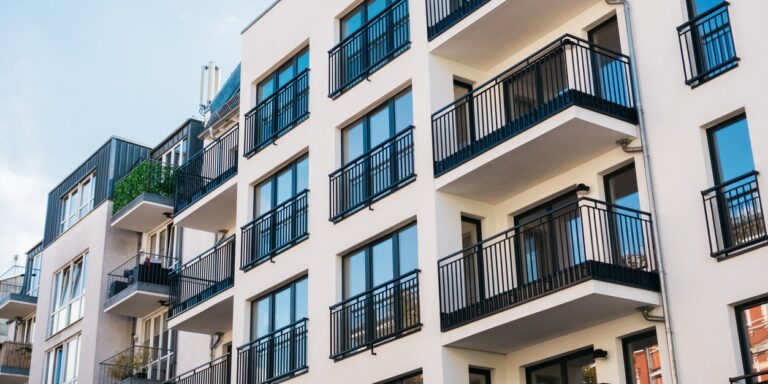 csm_Immobilien_Wohnungen_Häuser_iStock-858534084_80a144516c